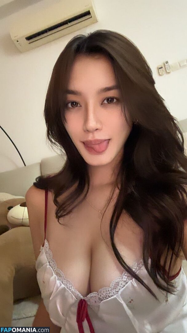 Qamarina Lim / https: / qamarinalim_ Nahý OnlyFans  Uniklá fotka #3