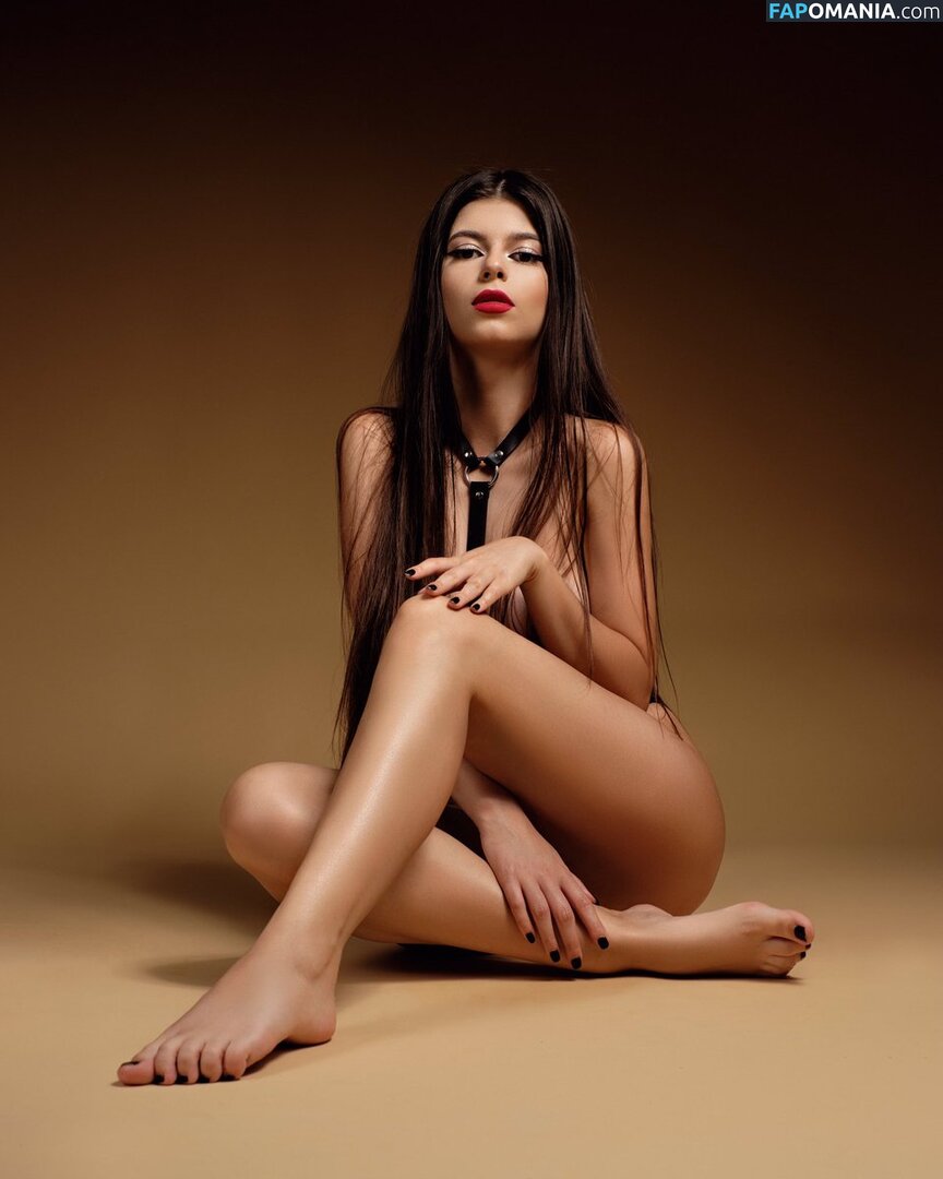 Raducu Mihaela / mihaelaraducu / raducumihaela / raducumihaela__ Nahý OnlyFans  Uniklá fotka #1