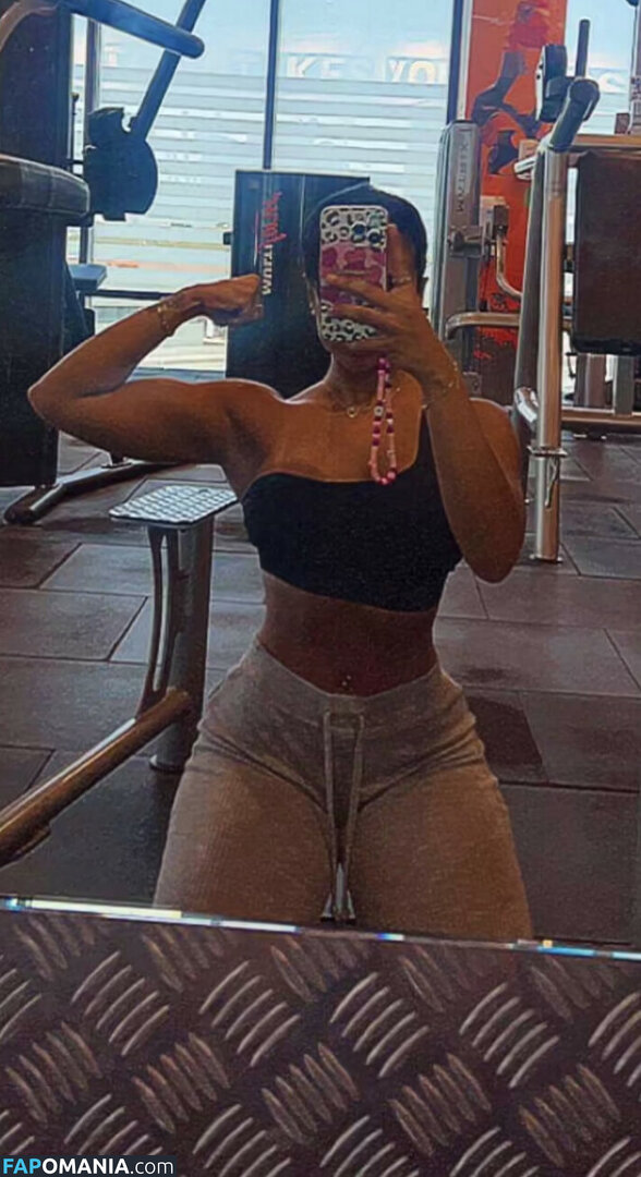 Raghad Hussain / coach Raghad / raghadhfit Nahý OnlyFans  Uniklá fotka #6