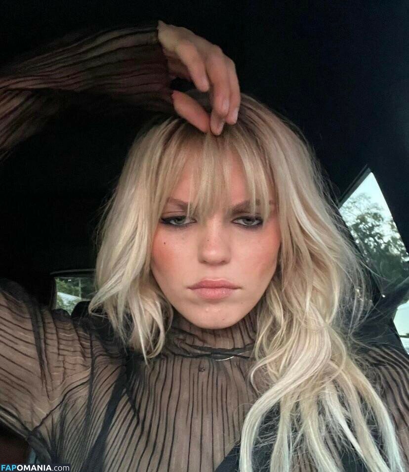 Renee Rapp / reneerapp Nahý OnlyFans  Uniklá fotka #4