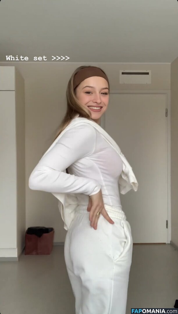 Romane Salvetti / romane_slvt Nahý OnlyFans  Uniklá fotka #4