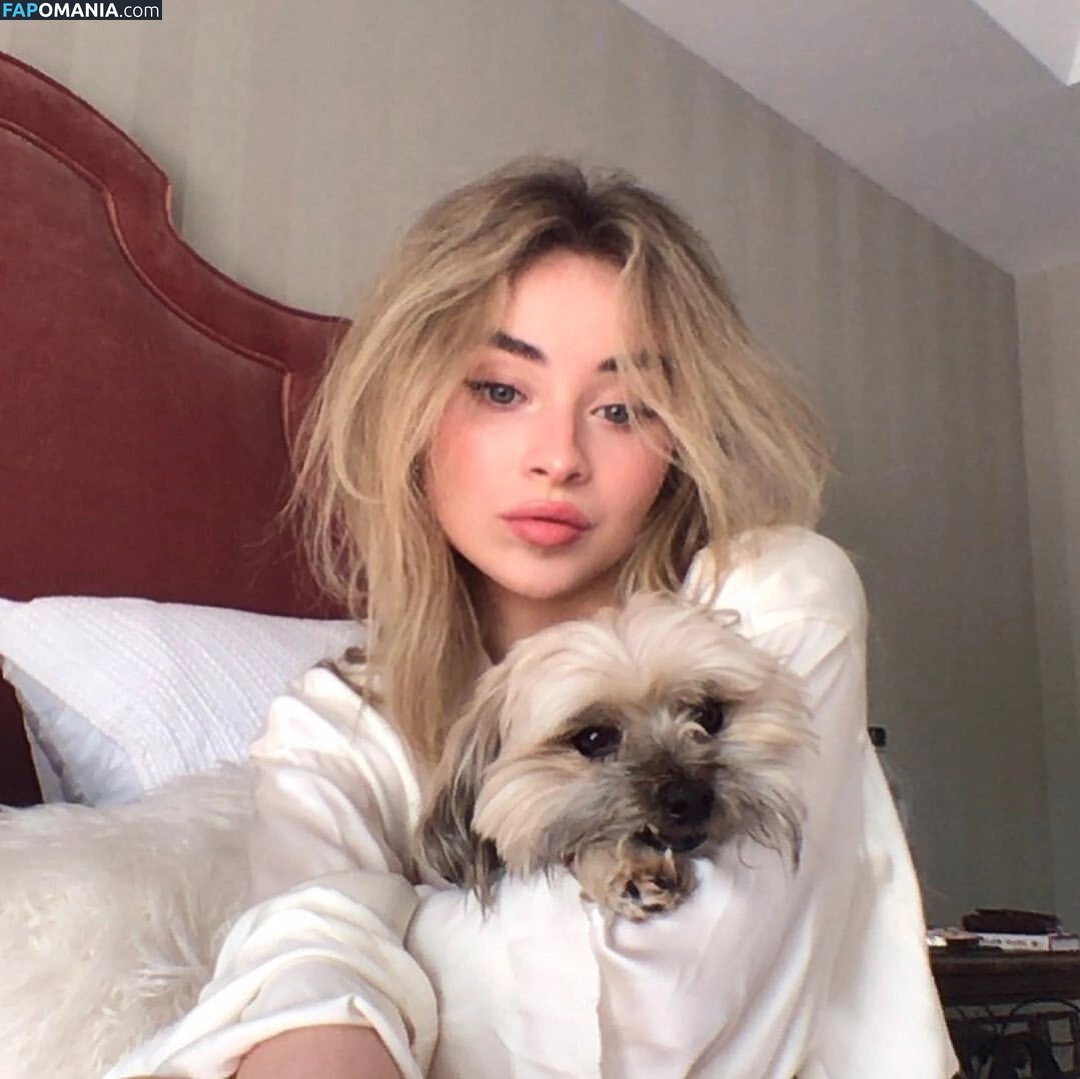 Sabrina Carpenter / https: / sabrinacarpenter Nahý OnlyFans  Uniklá fotka #2512