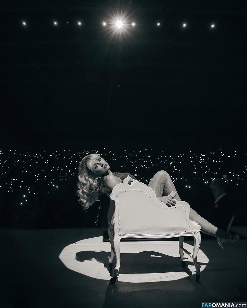 Sabrina Carpenter / https: / sabrinacarpenter Nahý OnlyFans  Uniklá fotka #2540
