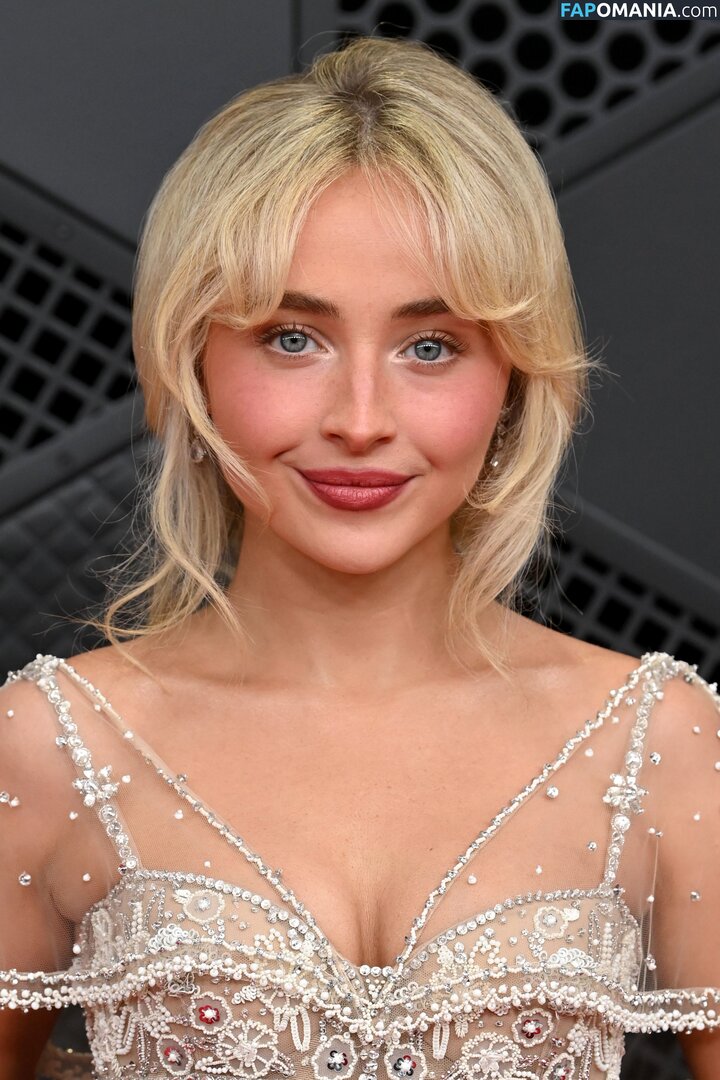 Sabrina Carpenter / https: / sabrinacarpenter Nahý OnlyFans  Uniklá fotka #2573