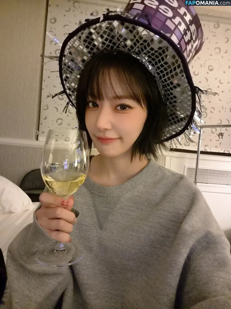 39saku_chan / LESSERAFIM / Sakura Miyawaki 宮脇 咲良 Nahý OnlyFans  Uniklá fotka #23