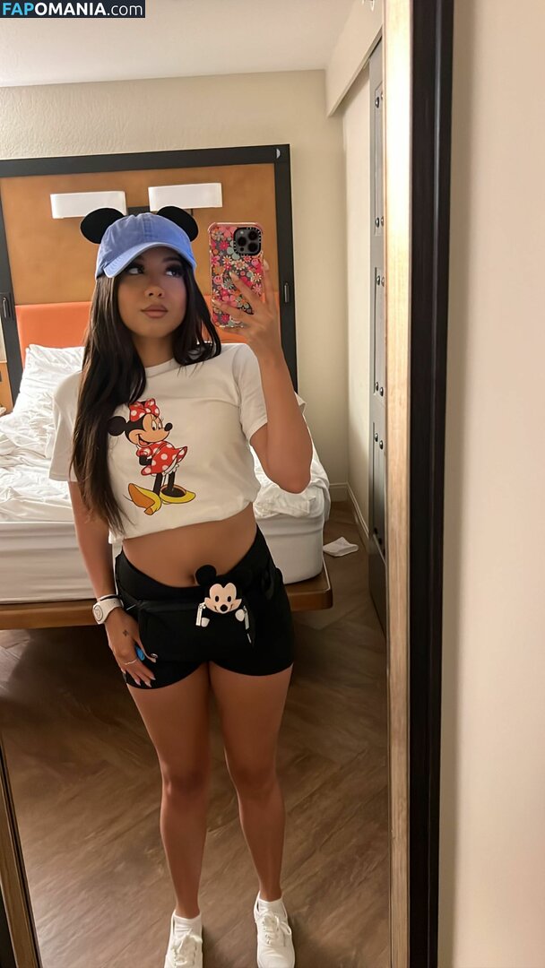 SassySounds ASMR / SassysoundsASMR / sassyselenaaaa / selenaaasasmr Nahý OnlyFans  Uniklá fotka #11