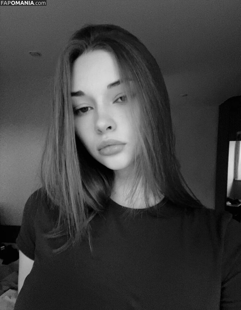 Miroslava / reel / sharrimalagisi Nahý OnlyFans  Uniklá fotka #10