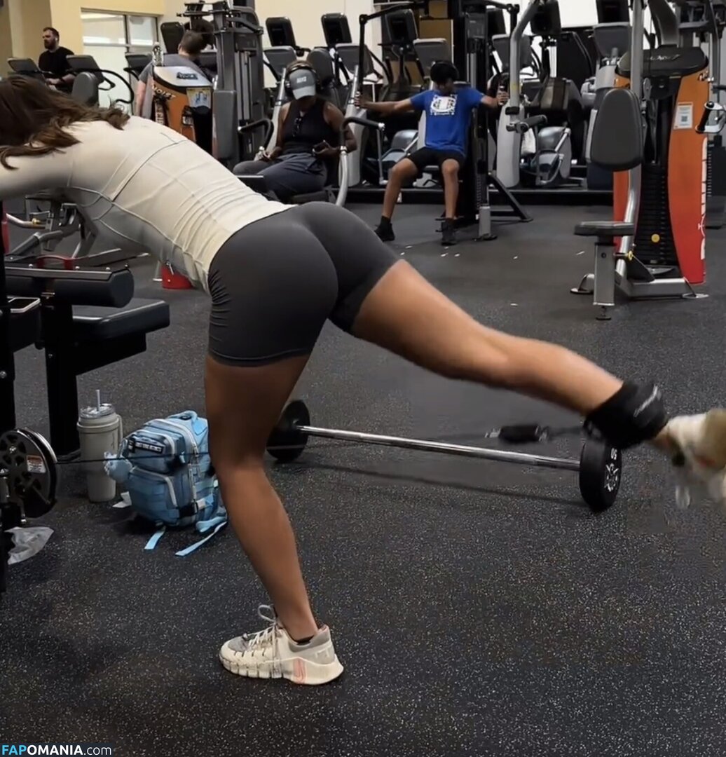 Shelby Abbott / shelbyabbott11 / simplyyhott Nahý OnlyFans  Uniklá fotka #1