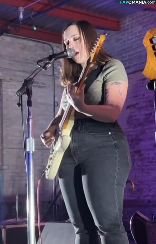 Soccer Mommy / Sophia Allison / soccermommyband Nahý OnlyFans  Uniklá fotka #4