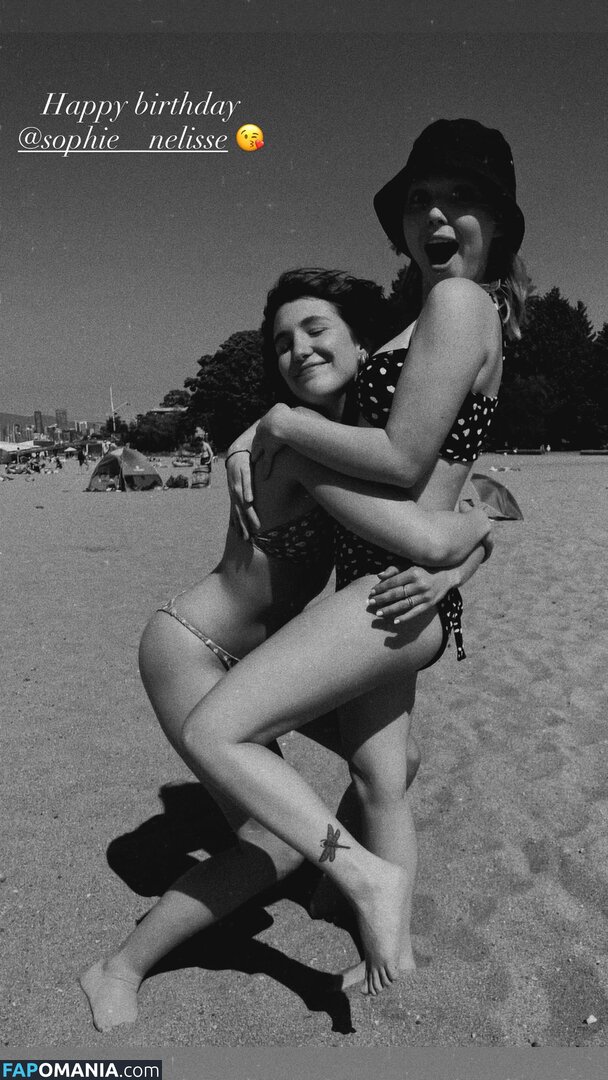 Sophie Nélisse / sophie__nelisse Nahý OnlyFans  Uniklá fotka #3