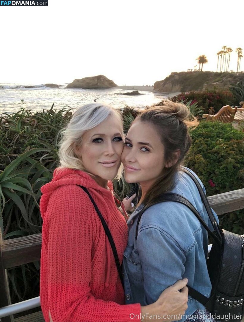 suzieandhannah / suzieandhannahfree Nahý OnlyFans  Uniklá fotka #7