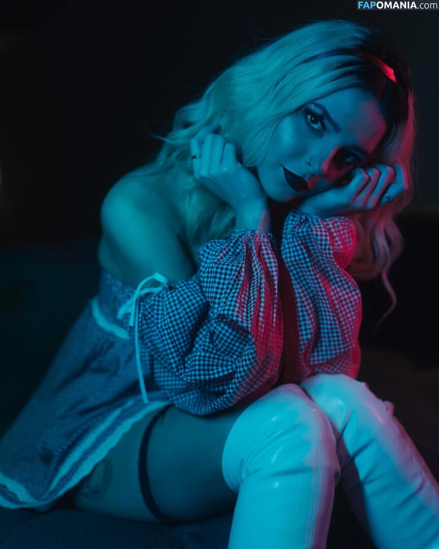 Sweetdistortion / sasha_simple Nahý OnlyFans  Uniklá fotka #3