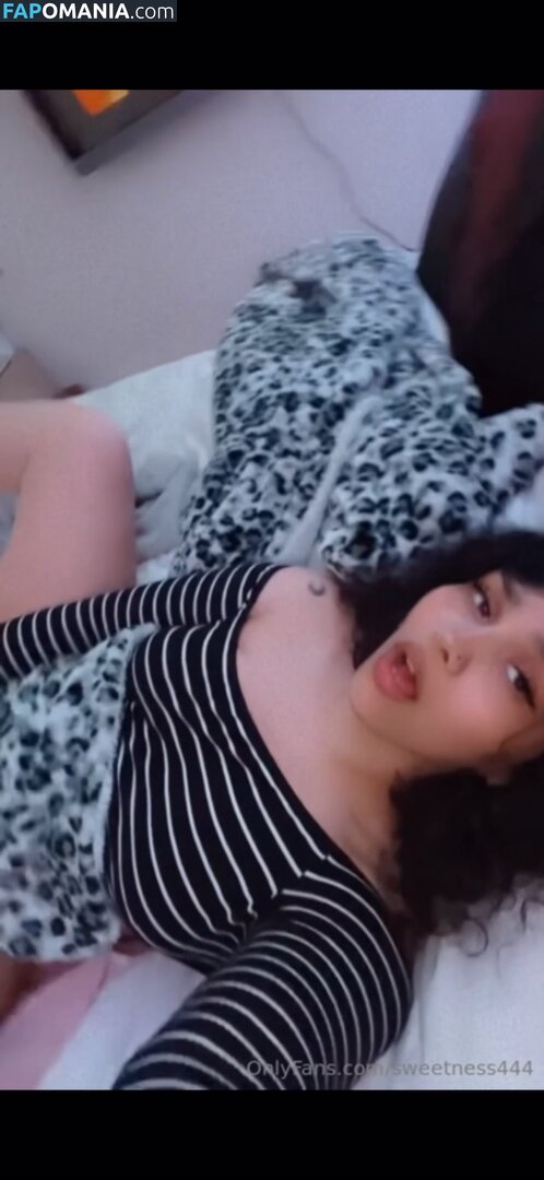 Sweetness444 / selenamacc Nahý OnlyFans  Uniklá fotka #1