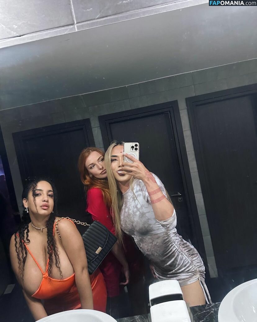 girlinred / thegirlinred0 Nahý OnlyFans  Uniklá fotka #110