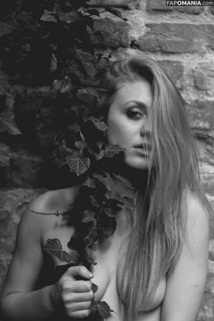 TheGoldenGirl / igoldengirl Nahý OnlyFans  Uniklá fotka #2