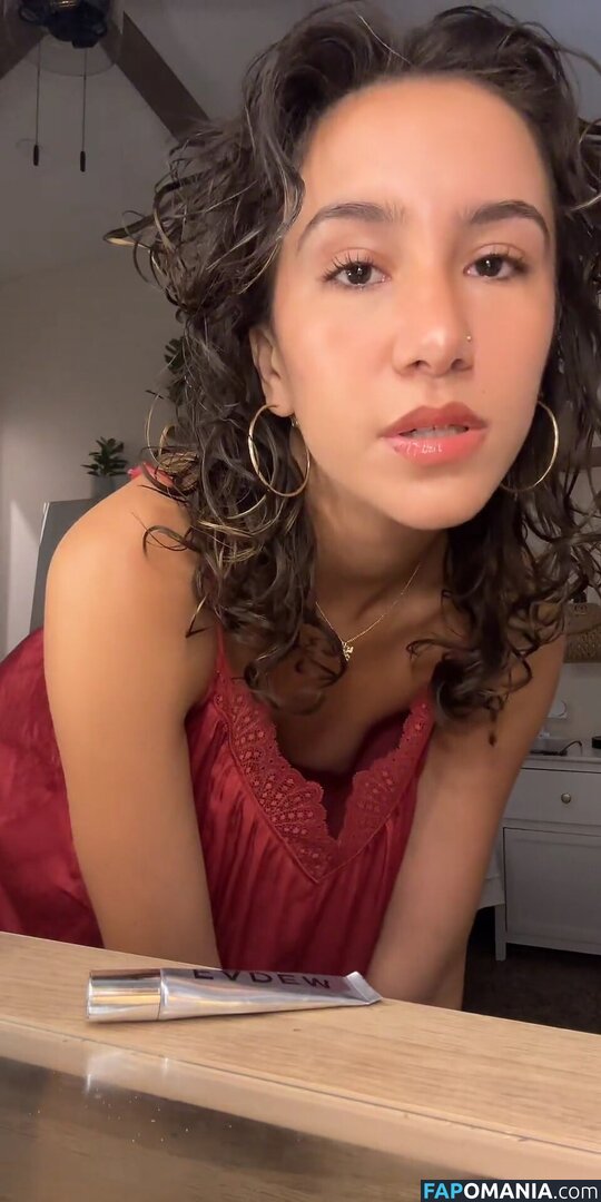 Tiktok Live Nipslips & Nudity / _hollyrh_ / florpitch.liliz / meenerrweener / mstatianaa_ Nahý OnlyFans  Uniklá fotka #3