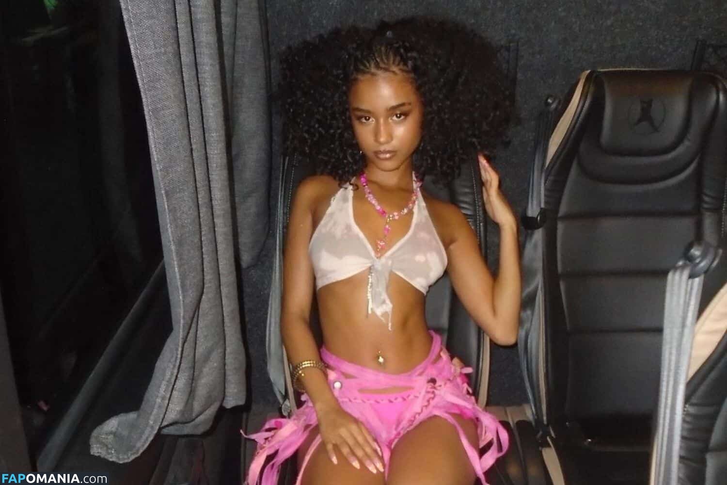 Tyla Laura Seethal / https: / tyla Nahý OnlyFans  Uniklá fotka #15
