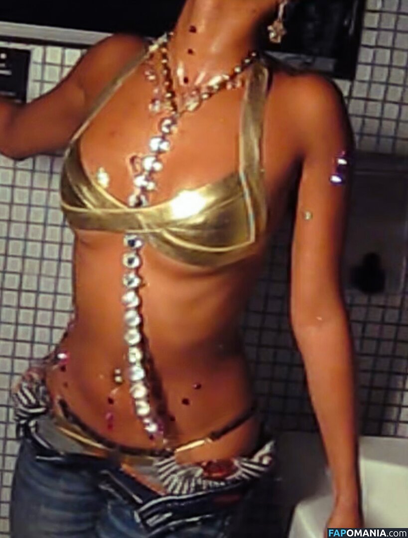Tyla / Tyllaaaaaaa / https: Nahý OnlyFans  Uniklá fotka #60