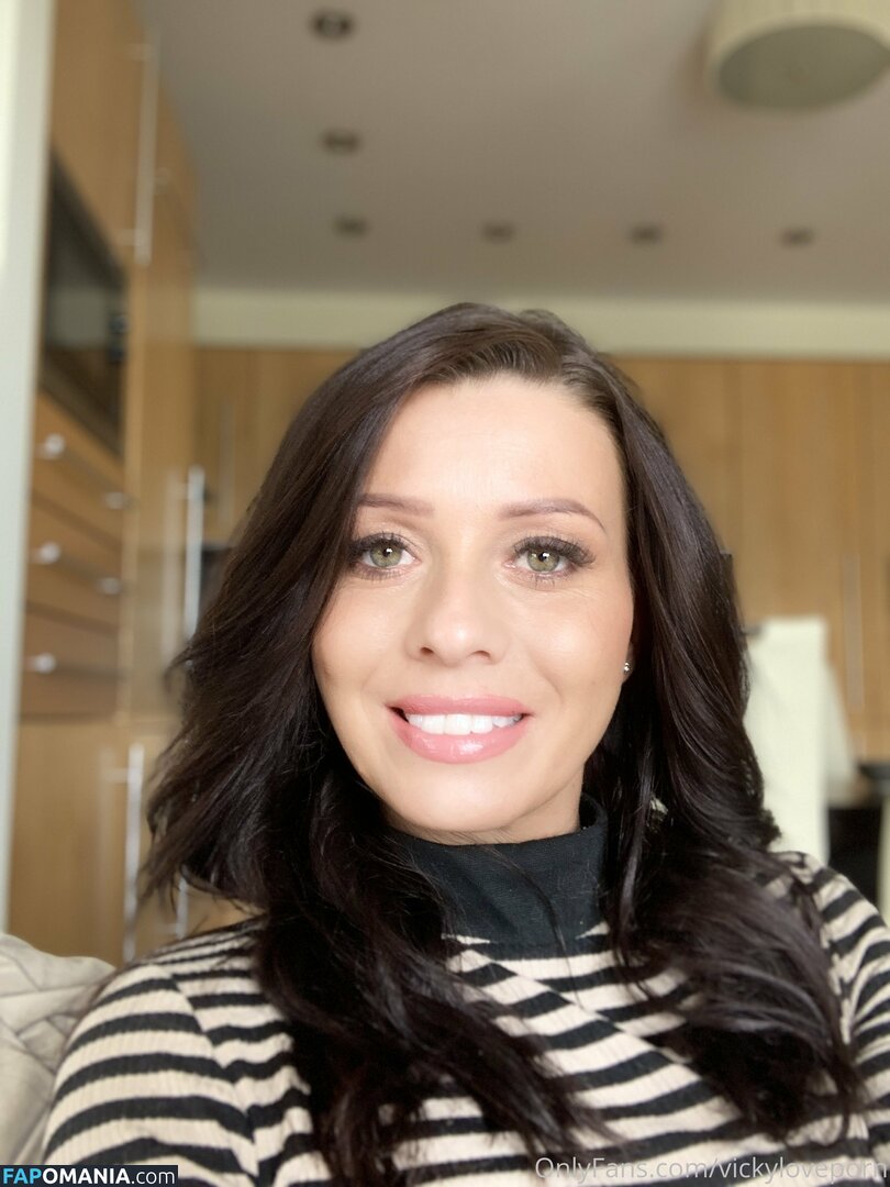 vickiebrownofficial / vickyloveporn Nahý OnlyFans  Uniklá fotka #19
