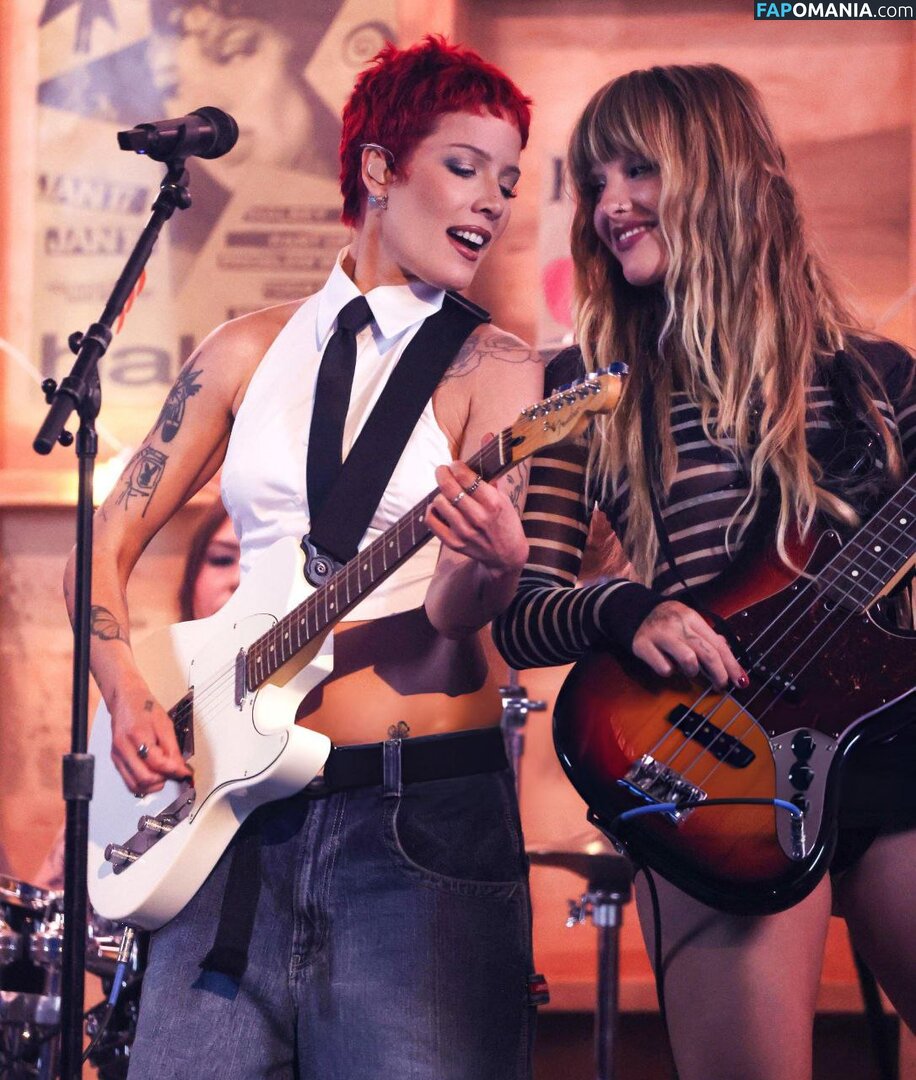 Maneskin bassist / Victoria De Angelis / vicdeangelis Nahý OnlyFans  Uniklá fotka #1079