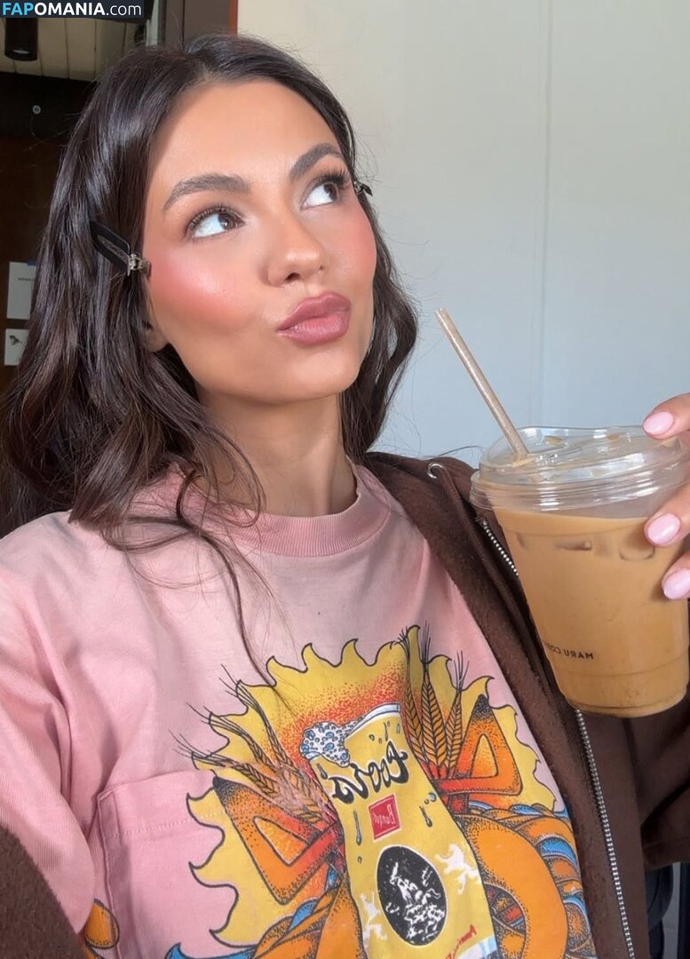 Victoria Justice / https: / victoriajustice Nahý OnlyFans  Uniklá fotka #40