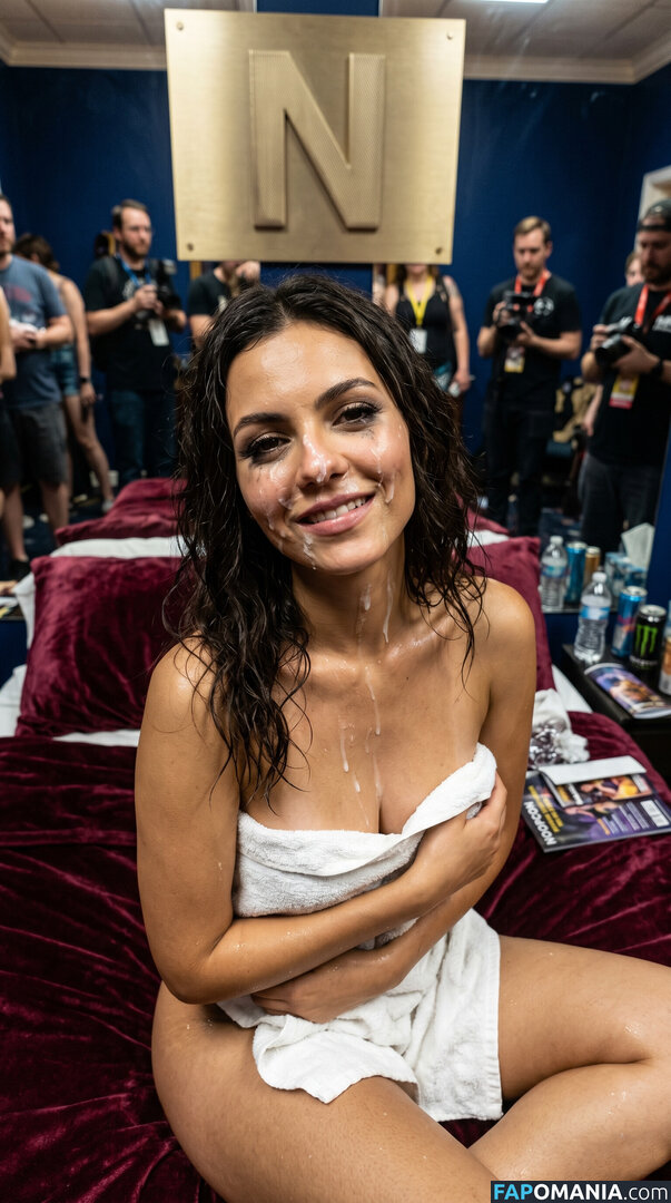 Victoria Justice / https: / victoriajustice Nahý OnlyFans  Uniklá fotka #92