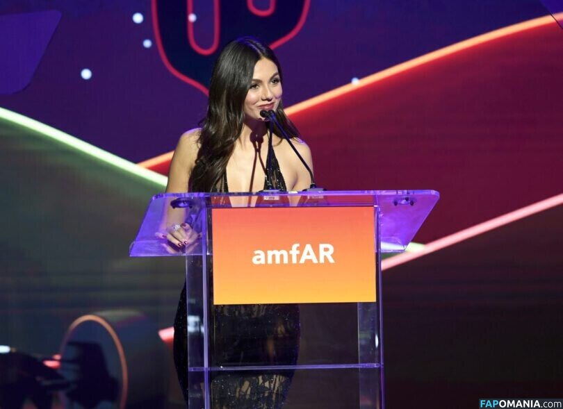 Victoria Justice / https: / victoriajustice Nahý OnlyFans  Uniklá fotka #108