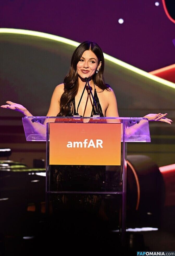 Victoria Justice / https: / victoriajustice Nahý OnlyFans  Uniklá fotka #111