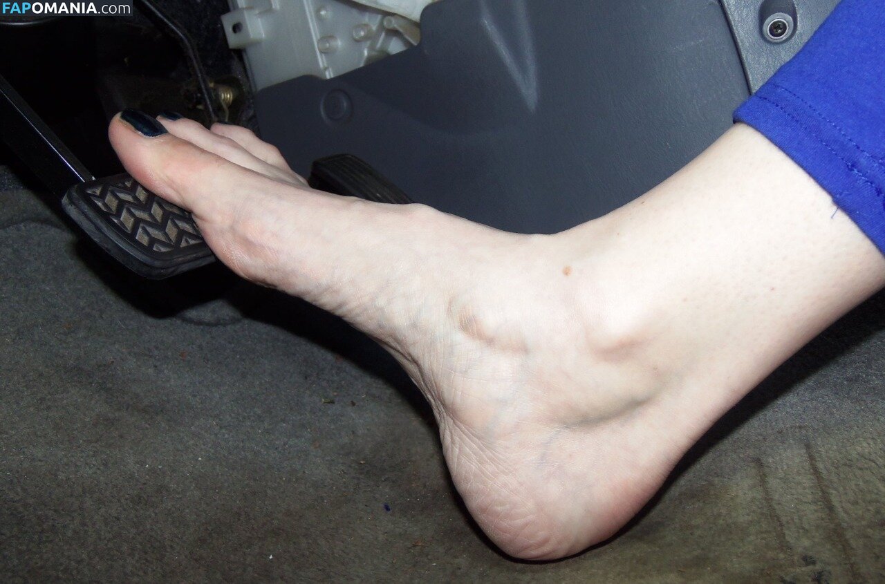 Violet's Toes (Violet's Perfect Feet Nahý OnlyFans  Uniklá fotka #1