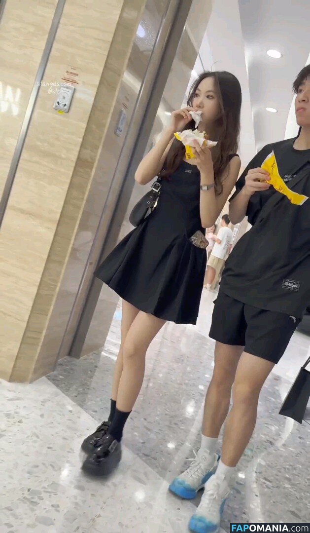 Voyeur Asian Pissing Toilet &Amp; Upskirts Only / girlspissin / https: Nahý OnlyFans  Uniklá fotka #7