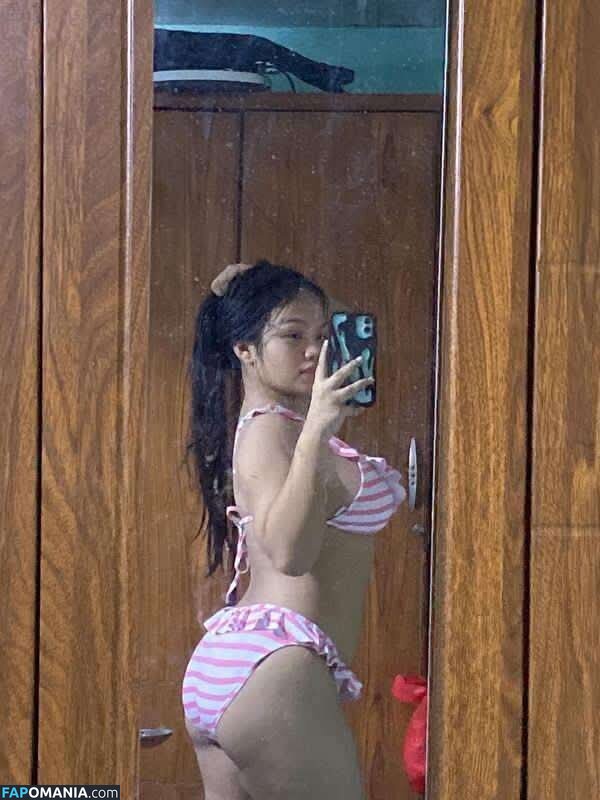 Rhyana mayo / Yana de mesa mayo Nahý OnlyFans  Uniklá fotka #5