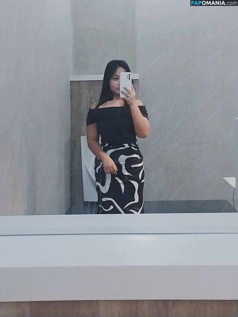Rhyana mayo / Yana de mesa mayo Nahý OnlyFans  Uniklá fotka #11