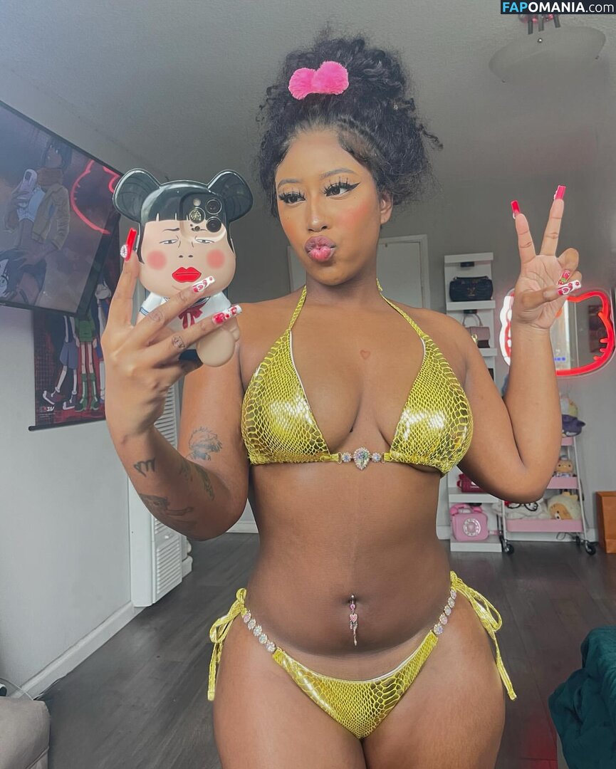 yungnena / yungnenaa Nahý OnlyFans  Uniklá fotka #2