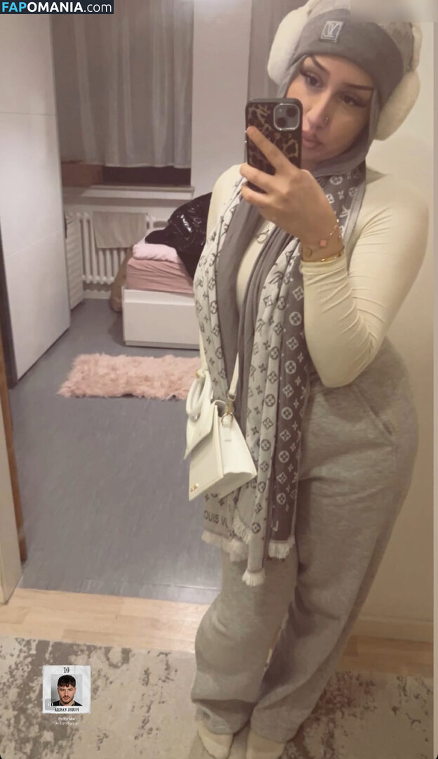 Zeynohijabi Nahý OnlyFans  Uniklá fotka #8